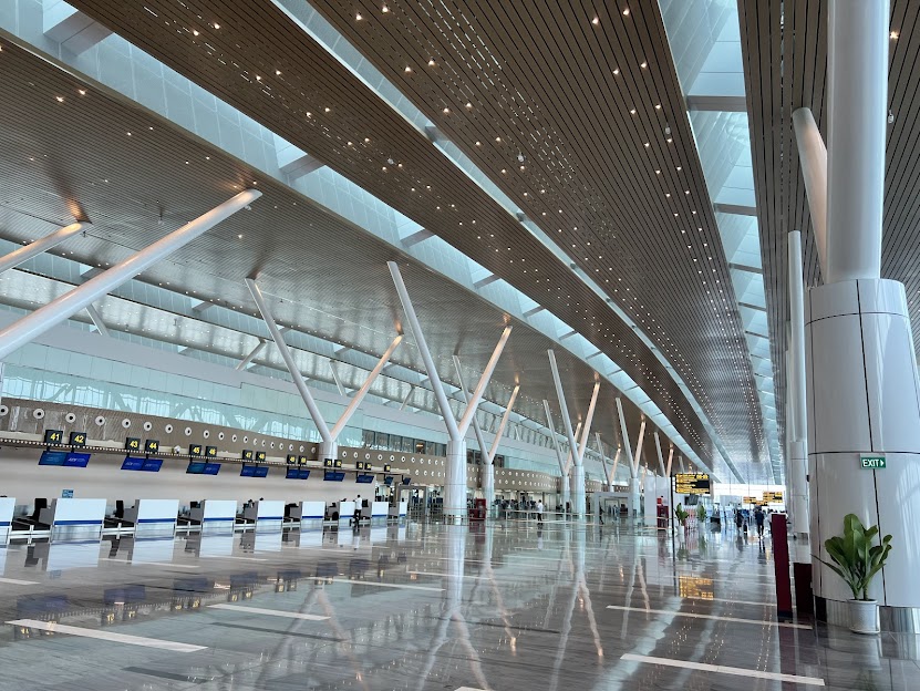 Fly from Saigon to Da Nang